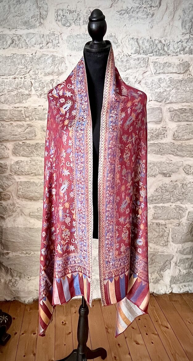 Karmiinpunane Õite Sall