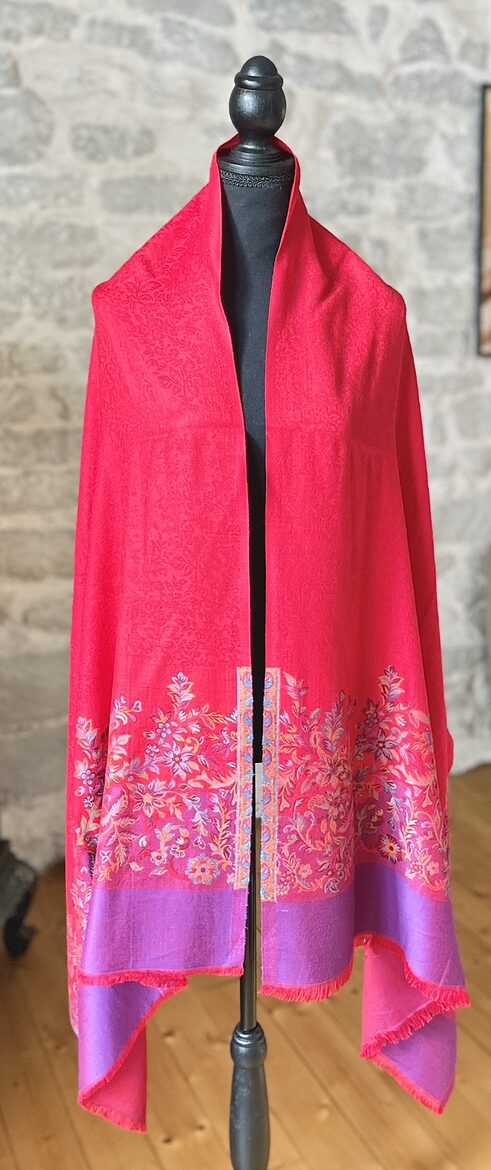 Punane Lilledega Sall