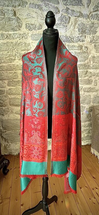 Majesteetlik Punane ja Rohekas Sall