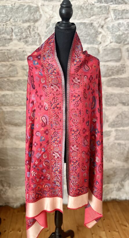 Vaarikapunane Lillemeri Sall