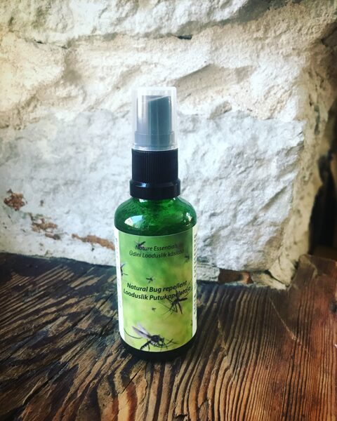 Natural anti-bug spray